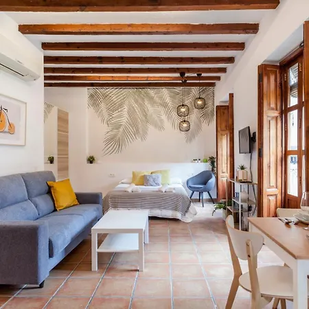 Sunny Modern Flat By Mercado Valencia
