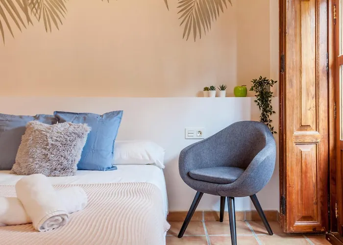 Sunny Modern Flat By Mercado Valencia